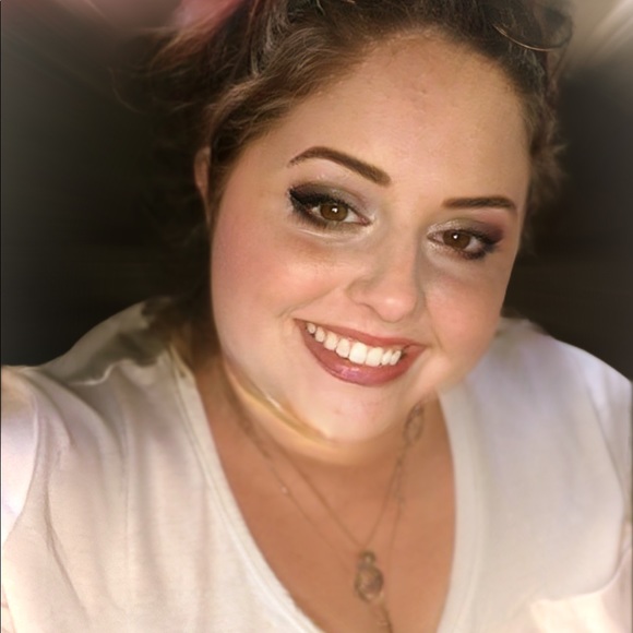 Meet your Posher, Allison - Picture 3 of 4